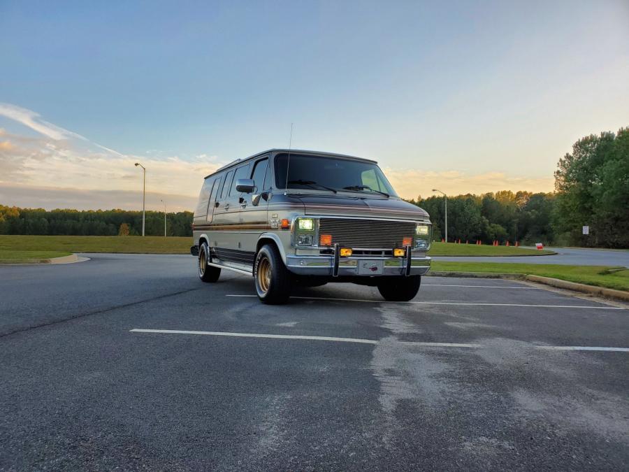  Chevrolet G20 Conversion Van  (CG21305) 1988 года  (фото 37 из 257)